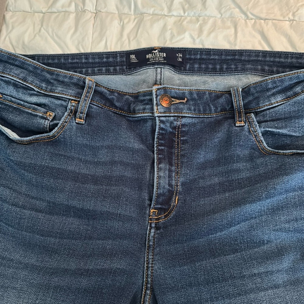Hollister mid rise, boot cut, soft stretch jeans, 19 long or 34 waist 34 inseam